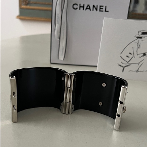 CHANEL Black Cuff with Pearl Accents - Picture 3 of 5